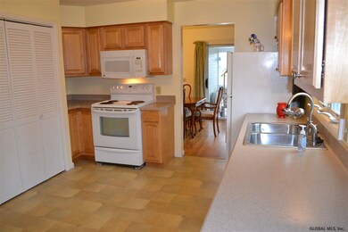 1242 Viewmont Dr, Schenectady, NY 12309 - photo 6