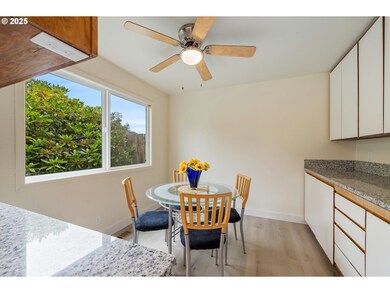 1009/1011 Grove Ave unit 1009-11, Tillamook, OR 97141 - photo 6