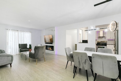 565 Maple Ave unit 8, Lisle, IL 60532 - photo 3