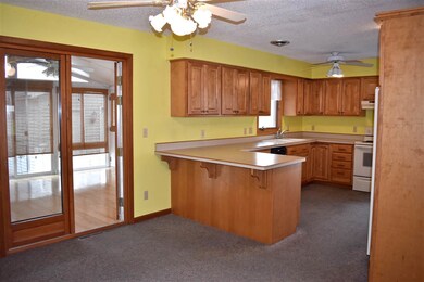 4011 Jodi Dr, Waterloo, IA 50701 - photo 2