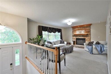 Entry/Living Room