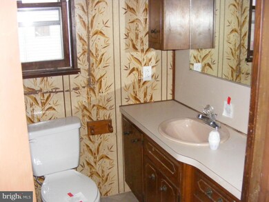 27 N 3rd St, Womelsdorf, PA 19567 - photo 5