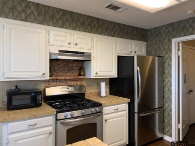 913 913 Beth Dr, Tyler, TX 75707 - photo 7