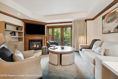21BLivingRoomFireplace