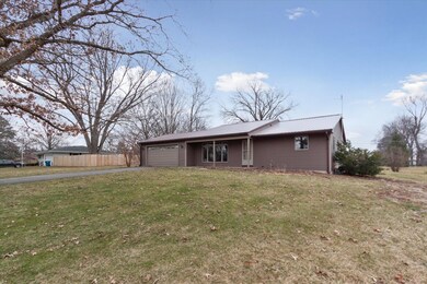 405 Oak Ridge Dr, Cedarville, IL 61013 - photo 4
