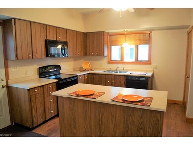 CHARMING KITCHEN FEATURES 