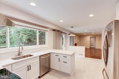 8905 Falls Chapel Way, Potomac, MD 20854 - photo 7