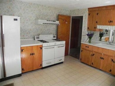 18 Canterbury Rd, Marblehead, MA 01945 - photo 4