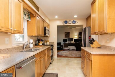 621 Tanglewood Dr, Sykesville, MD 21784 - photo 6