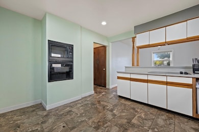 4040 W Green Tree Rd, Milwaukee, WI 53209 - photo 5