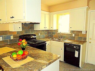 6120 S Madison Place unit B, Tulsa, OK 74136 - photo 2