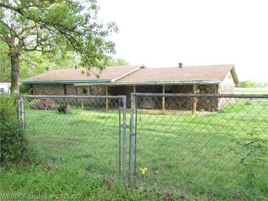 BACK YARD VIEW/ NEW ROOF/CHAIN LINK FENCING