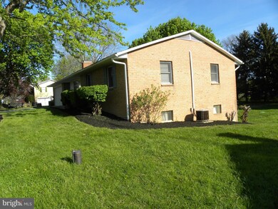 18124 Clearway Dr, Hagerstown, MD 21740 - photo 3