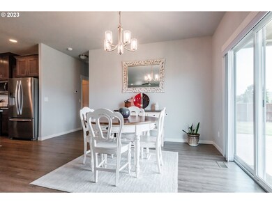 2134 NE Evergreen Ave, Albany, OR 97321 - photo 5