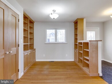 1442 Oakview Dr, McLean, VA 22101 - photo 5