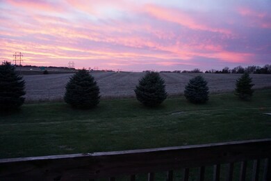 3620 Banar Dr SW unit E, Cedar Rapids, IA 52404 - photo 4