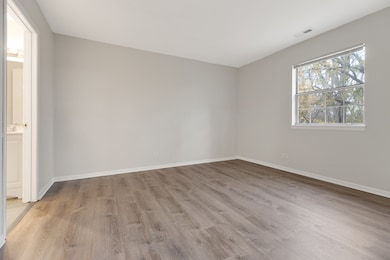 unlisted-address, Streamwood, IL 60107 - photo 6