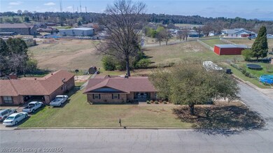 Centrally located in Van Buren within walking dist