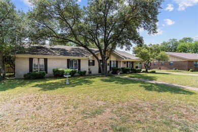 1241 Wedgewood Dr, Cleburne, TX 76033 - photo 3