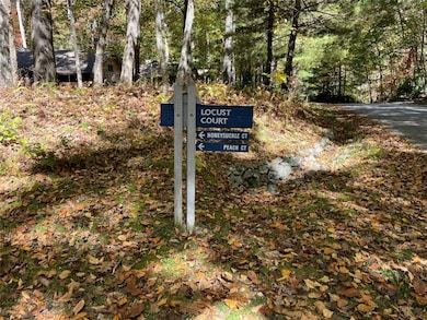 The sign when you turn left on Locust