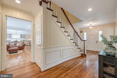 8109 Coach St, Potomac, MD 20854 - photo 3