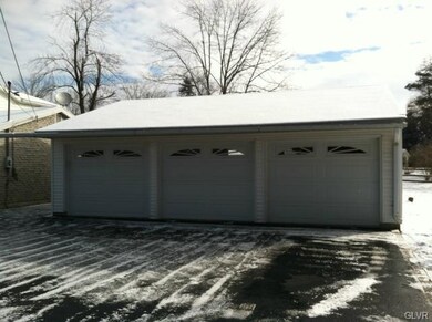 2784 Brunner Rd, Emmaus, PA 18049 - photo 3