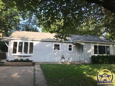 2421 SW Madeline Ln, Topeka, KS 66614 - photo 2