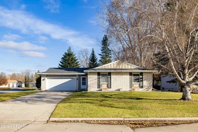 1501 19th St NW, East Grand Forks, MN 56721 - photo 2