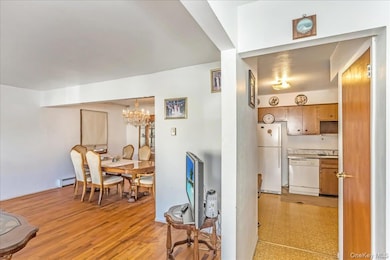 12 Roxy Place, Lynbrook, NY 11563 - photo 5