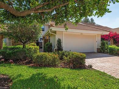 Lovely attached Villa in Pelican Bay, with a 2 car