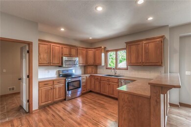 Custom cabinets & newer stainless appliances