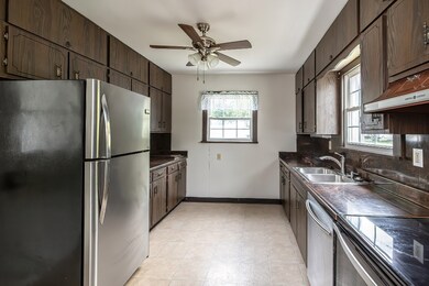 637 Montpelier Ave, Erie, PA 16505 - photo 2