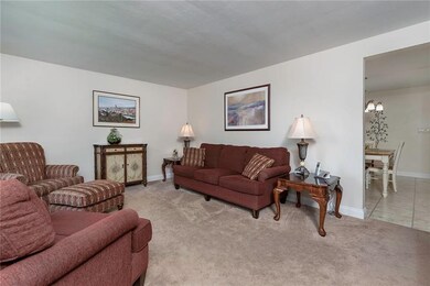 3001 MCMILLAN LIVING ROOM