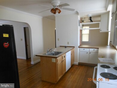331 N Mildred St, Charles Town, WV 25414 - photo 4