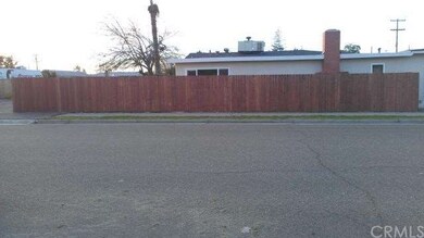 SIDE VIEW OF HOUSE>
NEW REWOOD FENCE