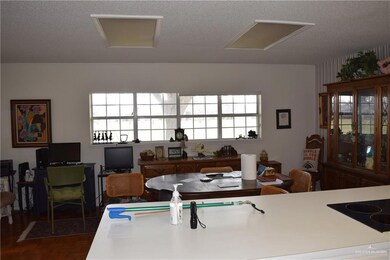 323 Rebecca Dr, Alamo, TX 78516 - photo 4