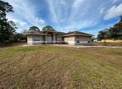 Ranch-style house with stucco siding and a front l