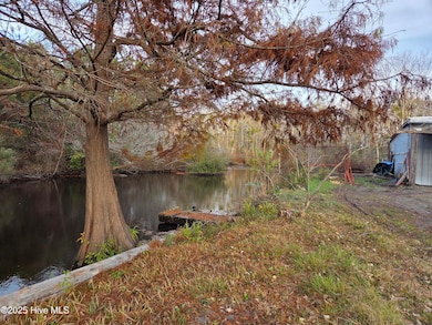 323 E Chatham St, Newport, NC 28570 - photo 2