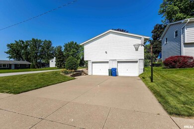 208 W 46th St, Davenport, IA 52806 - photo 4