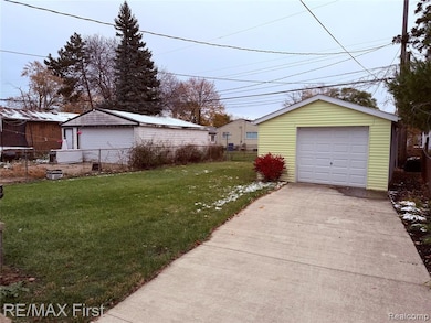 View of yard with a detached garage