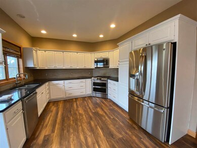 2710 Northview Ln, Cedar Falls, IA 50613 - photo 3