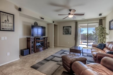 7 Living Room photo a (4)