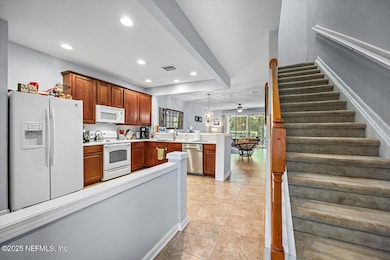 03-Entry to Kitchen