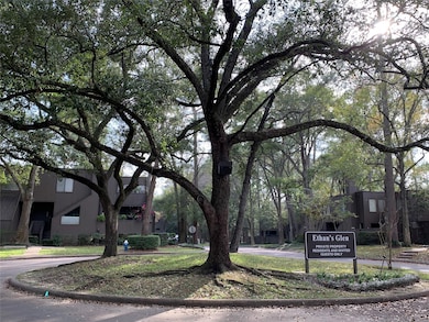 390 Litchfield Ln, Houston, TX 77024 - photo 2