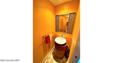 56 COUNTRY CLUB RD 5