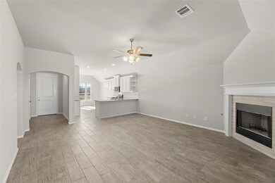 4628 Pentridge Dr, Crowley, TX 76036 - photo 4