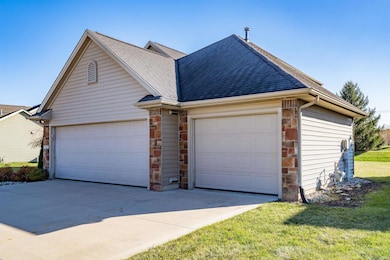 7108 Summerlyn Dr, Fort Wayne, IN 46835 - photo 3