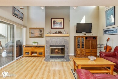 04-Living Room-ELKO8015