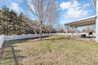 4201 SE Oakview Ln, Topeka, KS 66609 - photo 5