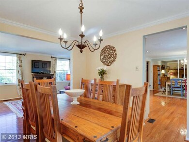 8409 Woodford Ct, Vienna, VA 22182 - photo 6